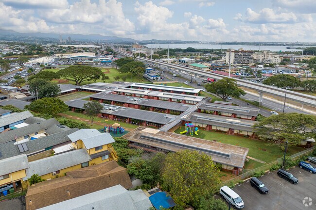 Pearl City Elementary School offers a variety of academic programs, including STEM initiatives, to engage students and help them develop critical thinking skills.