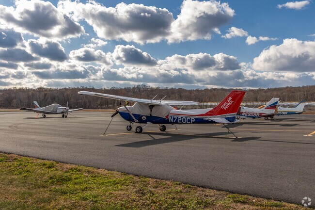 Meriden Markham Airport makes air travel simple and accessible.