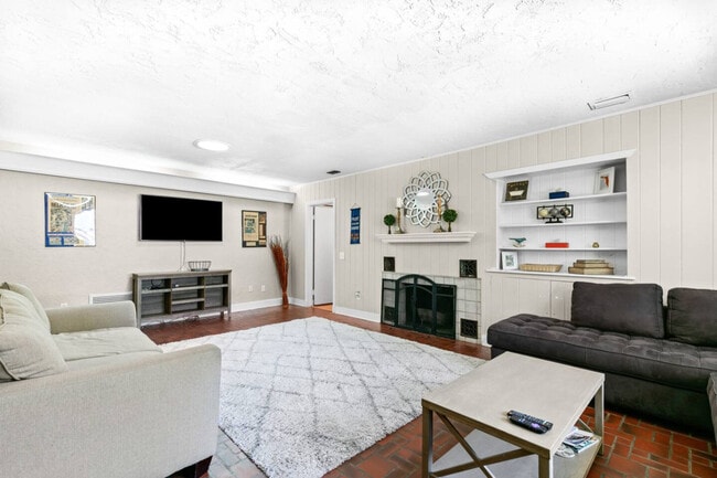 1929 NW 7th Ln unit ID1359134P, Gainesville, FL 32603 - photo 3