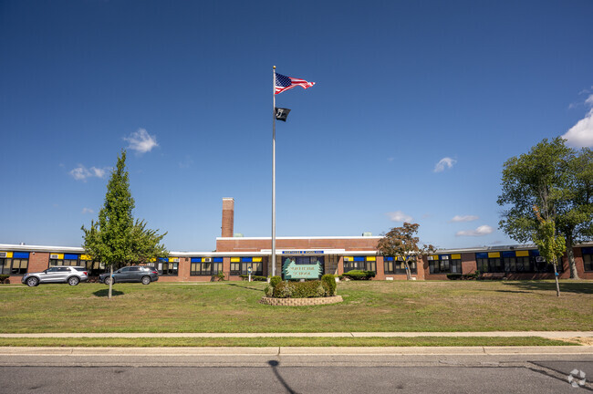 Northside Elementary School has 429 students in grades K-5 with a student-teacher ratio of 11:1.