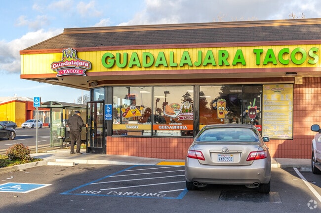 Tacos Guadalajara restaurant is a locals favorite in the Burbank neighborhood.