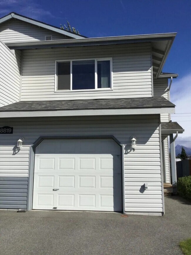 8819 Lakehurst Dr, Anchorage, AK 99502