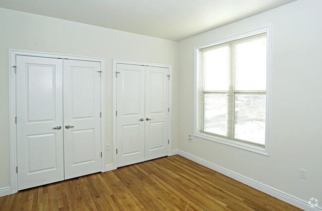 St George, Harrison, NJ 07029 - photo 6