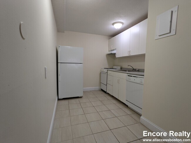 90 Gardner St unit 14, Allston, MA 02134 - photo 3