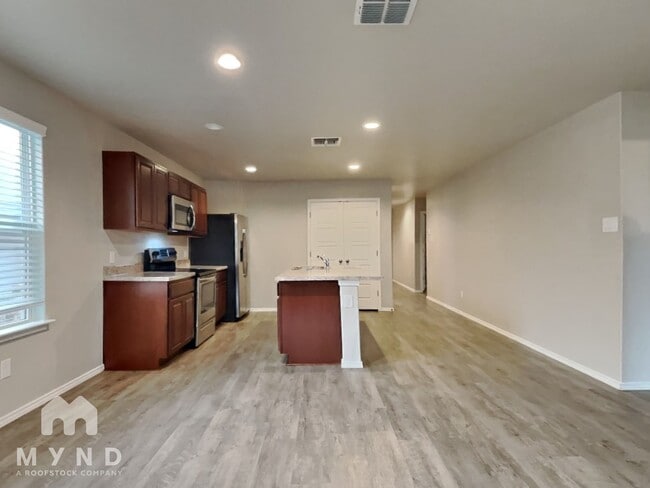 3932 Asher Aly, Saint Hedwig, TX 78152 - photo 4