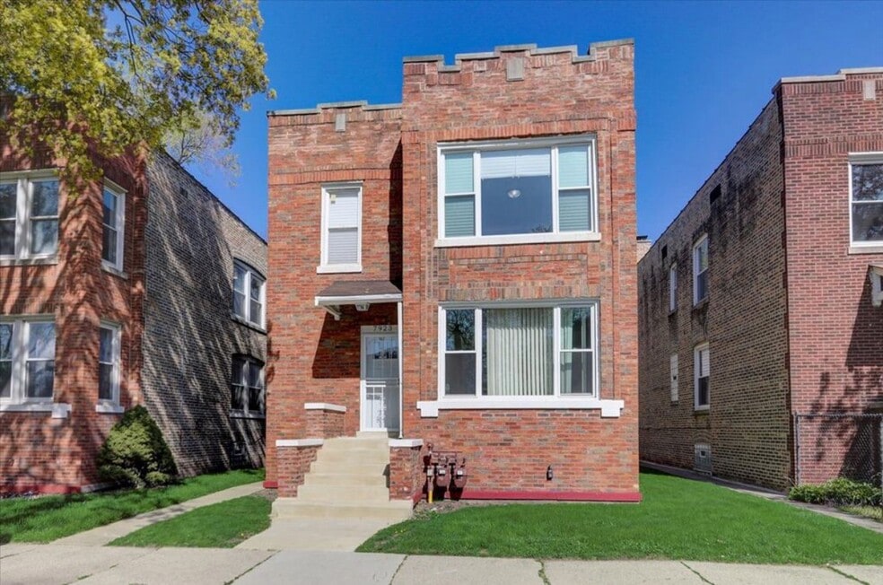7923 S Clyde Ave unit Clyde SS 2, Chicago, IL 60617 - photo 1