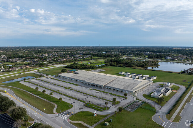Quest Elementary School offers ample parking on the north side of the school.