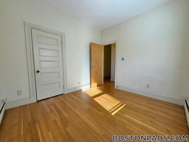 16 Winchester St unit 3, Brookline, MA 02446 - photo 4