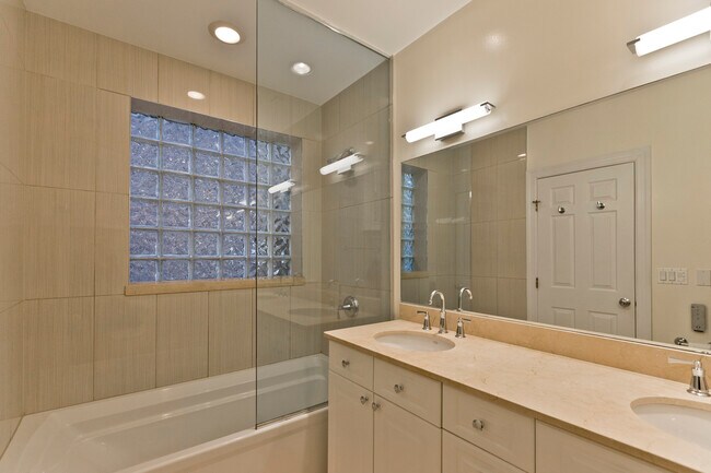 622 N May St unit 2, Chicago, IL 60642 - photo 6