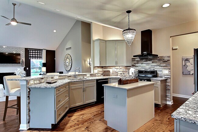 5652 Burr Ridge Cir, Crown Point, IN 46307 - photo 7