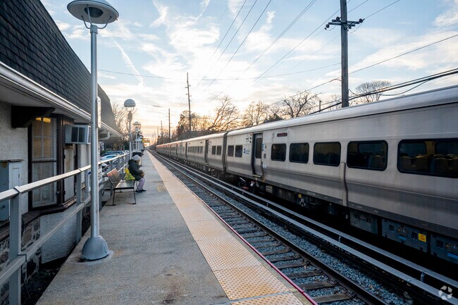 The Cedarhurst LIRR station offers easy access to Manhattan and all points east.