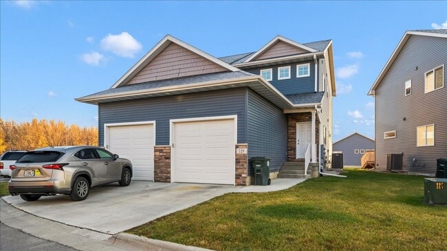 Summerland Twinhomes | Waterloo | Near Lost Island Waterpark, Waterloo, IA 50701 - photo 2