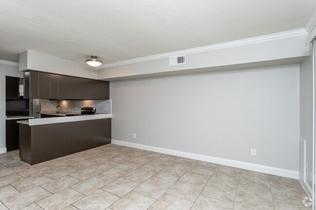 2BR, 1.5BA - 900SF