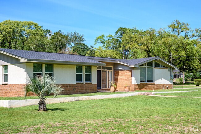Overlook is a quiet neighborhood in Mobile, Alabama.