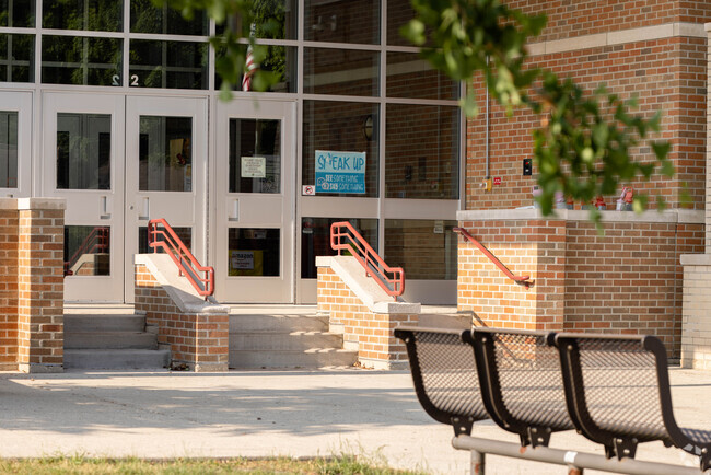 Highland Middle School, a public school located in Libertyville, serves grades 6-8.