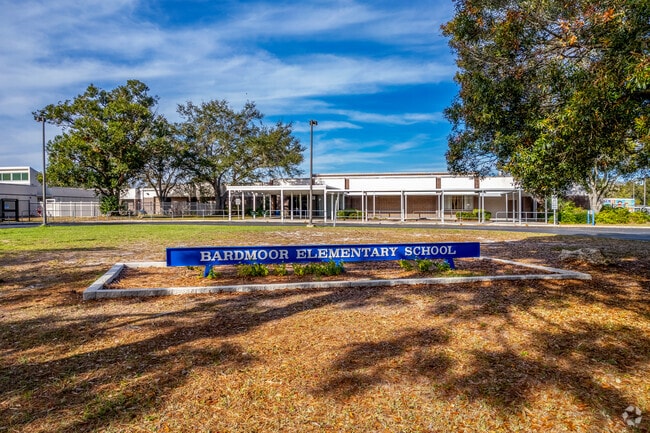 Bardmoor elementary school teaches kids in PK & K-5th grade.