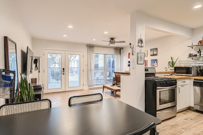 1304 Summit St unit 114, Austin, TX 78741 - photo 7