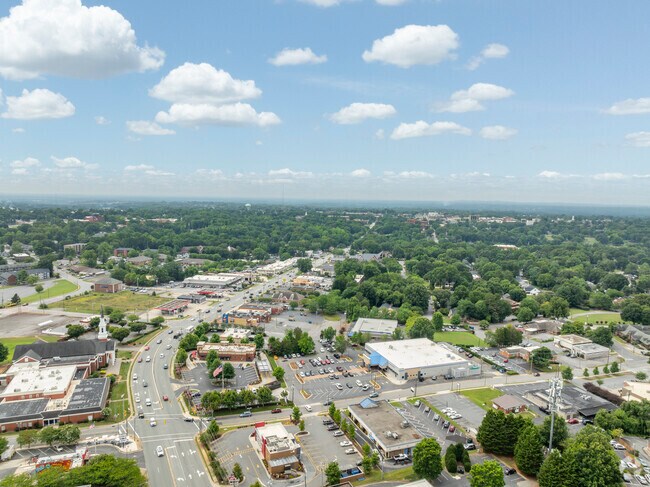 Kenworth residents enjoy quick and convenient shopping and dining surrounding the area.