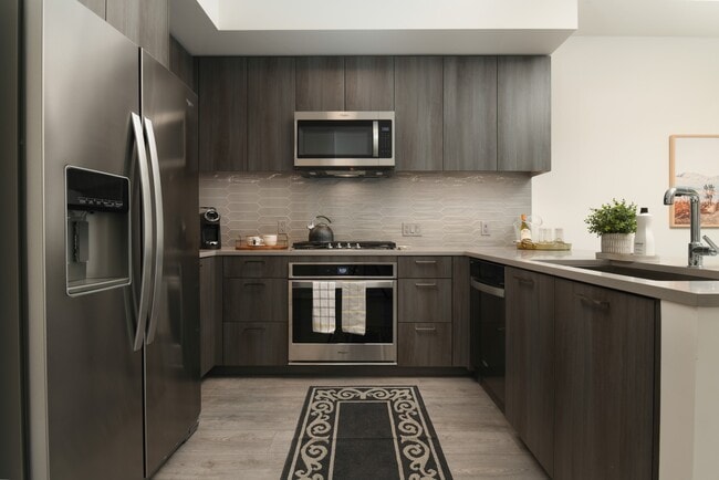 907 W Madison St unit 405, Chicago, IL 60607 - photo 2