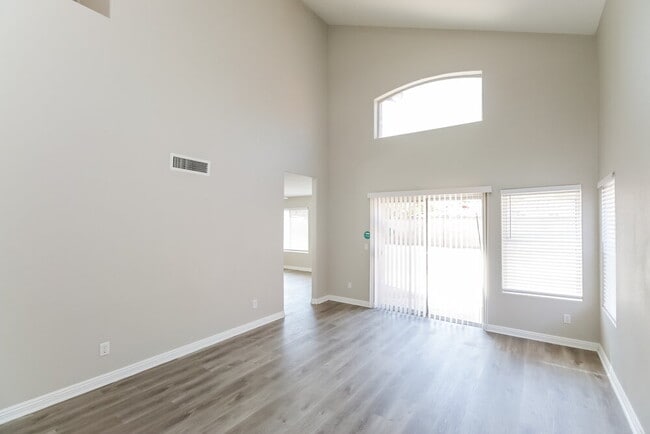 1012 N Blackstone Dr, Chandler, AZ 85224 - photo 5