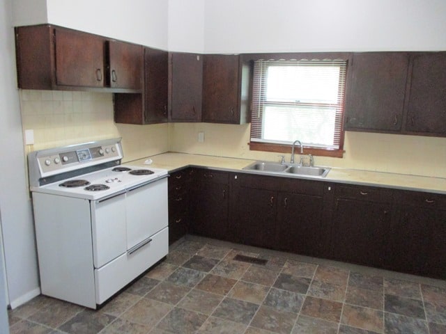 701 W Front St, Bloomington, IL 61701 - photo 2