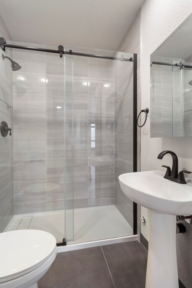 Kensington and Lauriston, Tacoma, WA 98402 - photo 4