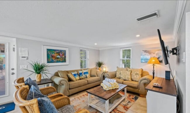 100 7th St S unit ID1366639P, Bradenton Beach, FL 34217 - photo 2