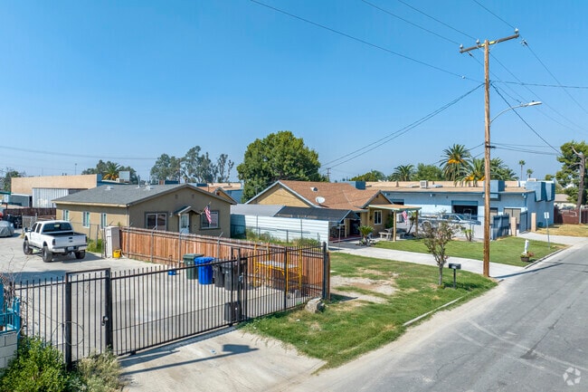 A row of bungalows at Pershing Avenue in Stadium Way.