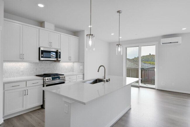 13211 NE 127th Way unit A, Kirkland, WA 98034 - photo 3