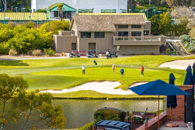 El Niguel Country Club is a short walk away from the Crest de Ville community.