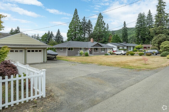 Central Park has quiet residential streets lined with ranch style homes.