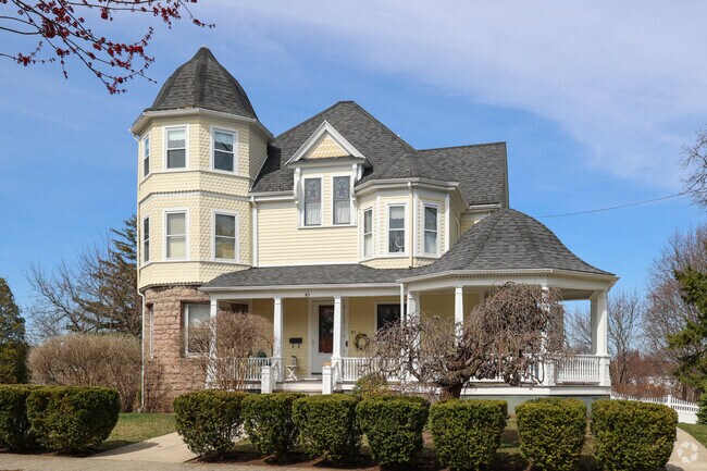 Large, beautiful Victorian era homes adorn the Oak Grove-Pine Banks neighborhood, showcasing intricate details and timeless elegance.