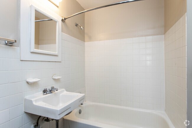 1BR, 1BA - 515-620 SF