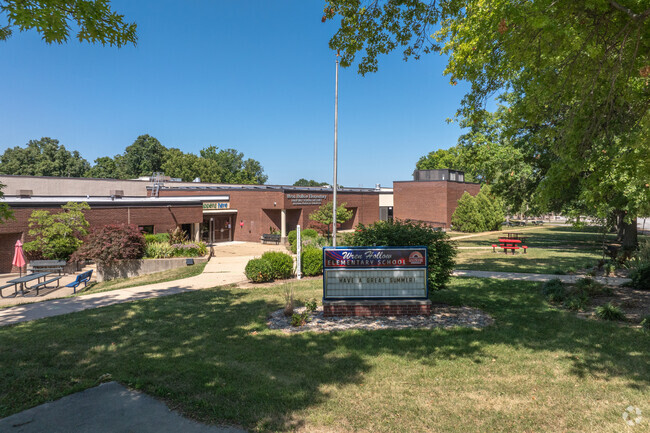 58% of students at Wren Hollow Elementary are at least proficient in math.
