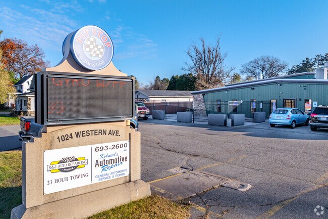 Enjoy casual dining at Pit Stop Bar & Grill in Mosinee.