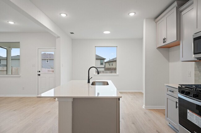 122 Dogvane Cir unit 36484780, Kyle, TX 78740 - photo 7