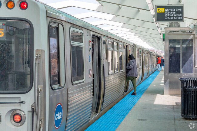 The CTA green line has several stops in the Washington Park neighborhood.