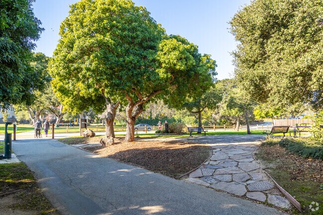 Mosta Grove is a walkers paradise.