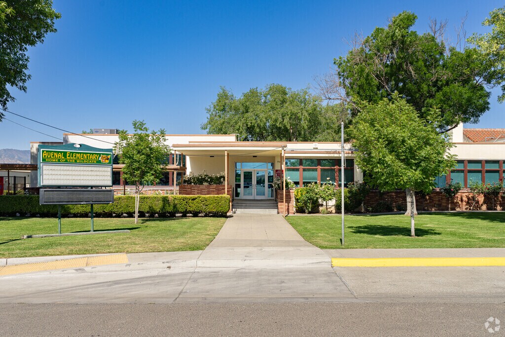 The marquee at the entrance of Avenal Elementary School greets students.