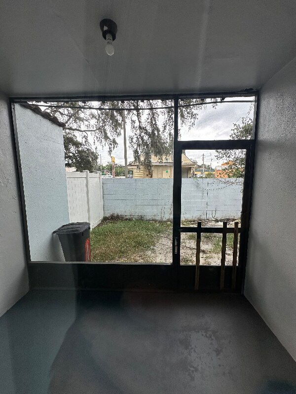 9208 N Connechusett Rd unit B, Tampa, FL 33617 - photo 4