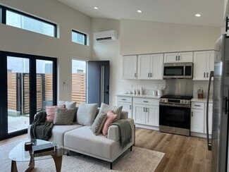 233 Ashland Ave, Santa Monica, CA 90405