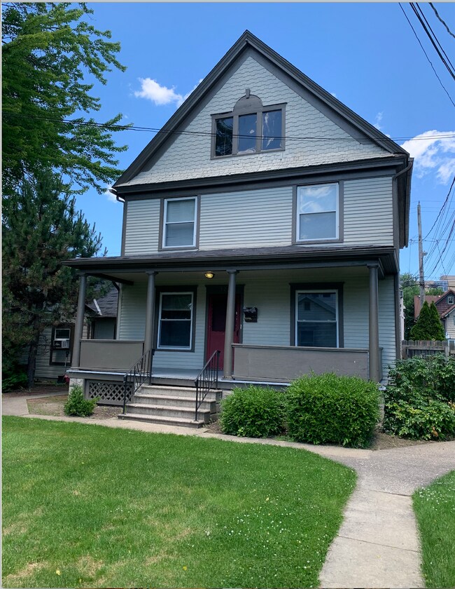 329 5th St unit 3, Elyria, OH 44035 - photo 2