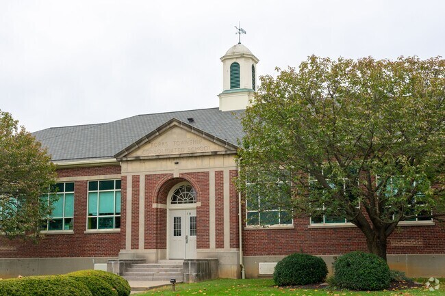 Forks El School serves students in the Forks Township community.