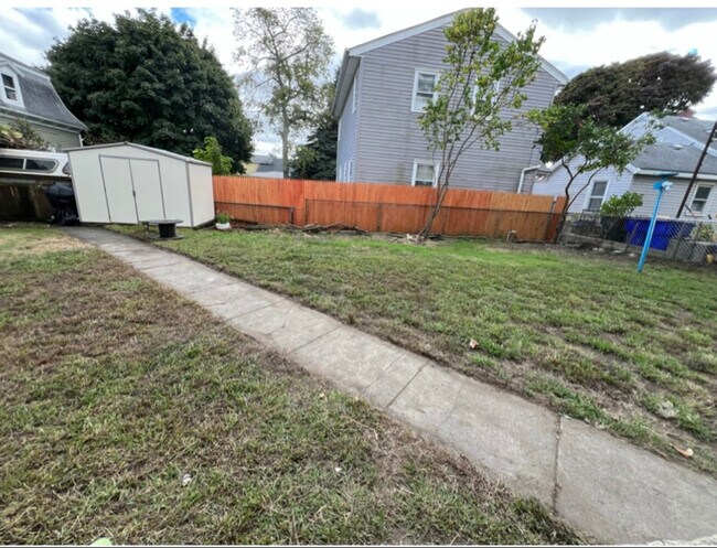 185 Brownell St unit 1, Fall River, MA 02720 - photo 2