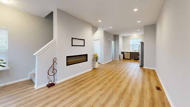 24015 Battelle Ave unit 29, Hazel Park, MI 48030 - photo 2