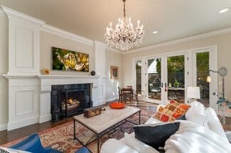 2744 SW Sherwood Dr, Portland, OR 97201