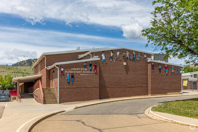 Crest View Elementary School boasts an A-minuis Niche grade.