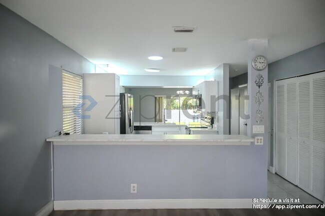 9761 Riverside Dr, Coral Springs, FL 33071 - photo 5