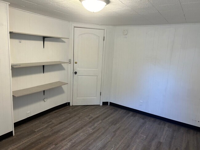 1221 10th Ave N unit 5, Fargo, ND 58102 - photo 2