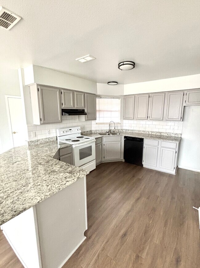 2839 Adrian Ave unit B, Springdale, AR 72764 - photo 3